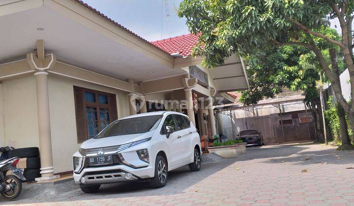 Rumah Mewah Kolam Renang 16 Kamar Cocok Dibuat Guest House di Daerah Turis  2
