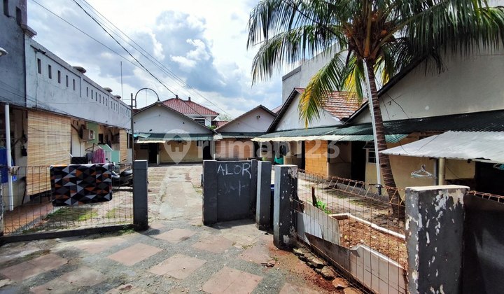 For Sale House Suitable for Investment in Mampang Area, South Jakarta 2