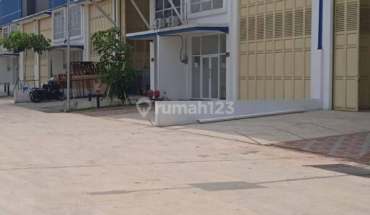 Disewakan Gudang Siap Pakai 2 Lantai di Bizpak Bekasi 1