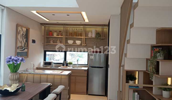 Viral House, 3 Floors 600 Million in Lippo Cikarang