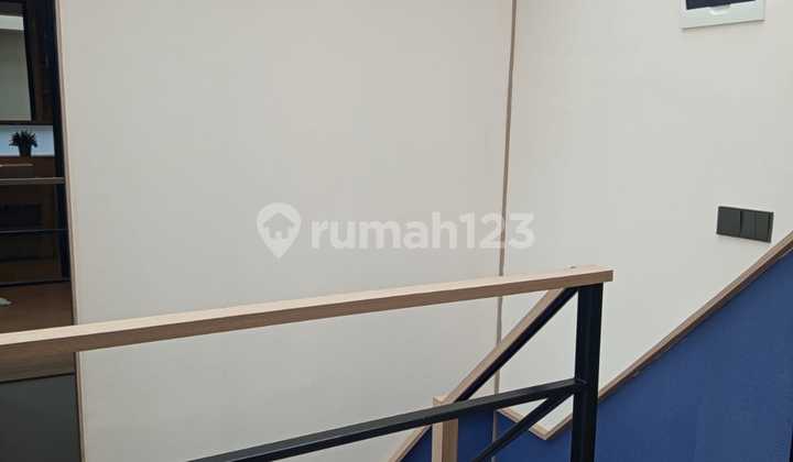 Rumah Furnished 3 Lantai,600Jtan di Lippo Cikarang