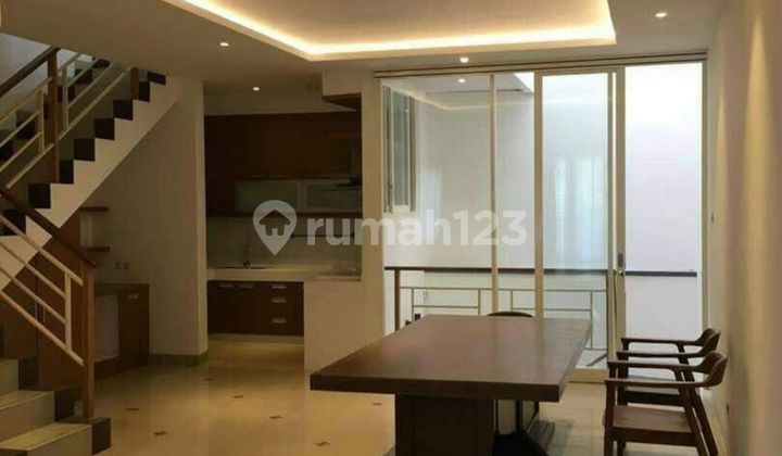 Rumah 4 Lantai Lokasi Strategis Banget Tomang Jakarta Barat