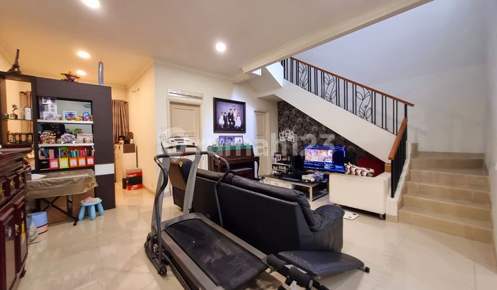 Very cheap sale of a nice renovated house in Pascal Gading Serpong.