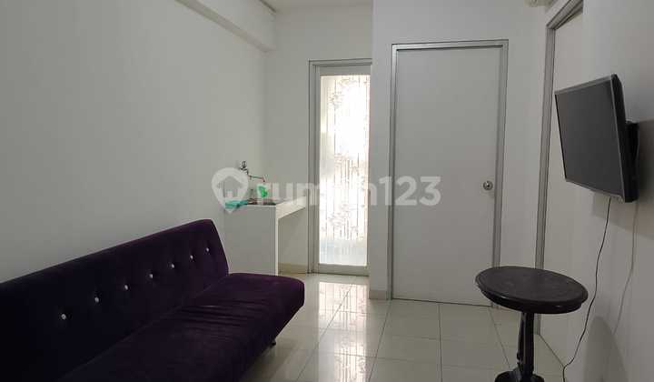 Disewakan 2 BR Apartemen semi furnished 
