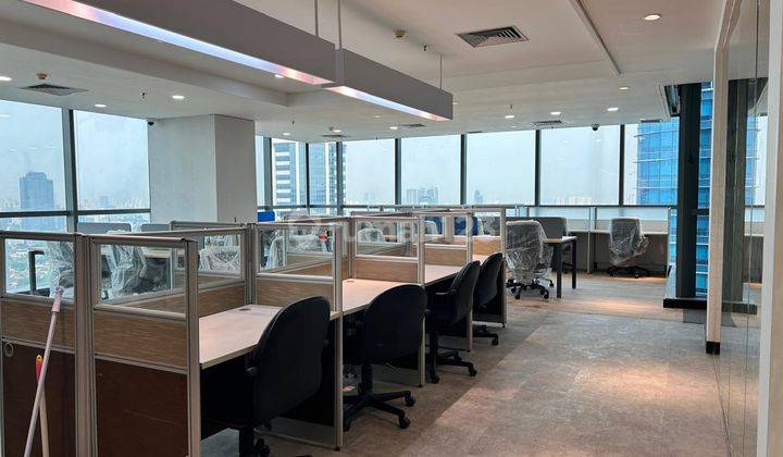 Sewa Kantor Eksklusif Full Furnish 279 M2 di Uob Plaza Thamrin, Nego 1