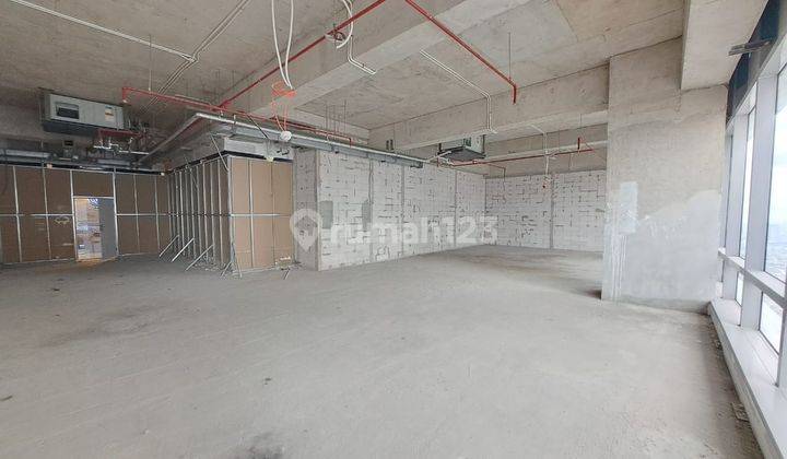 Sewa Kantor 567 M2 di Soho Capital Jakbar Kondisi Bare 1
