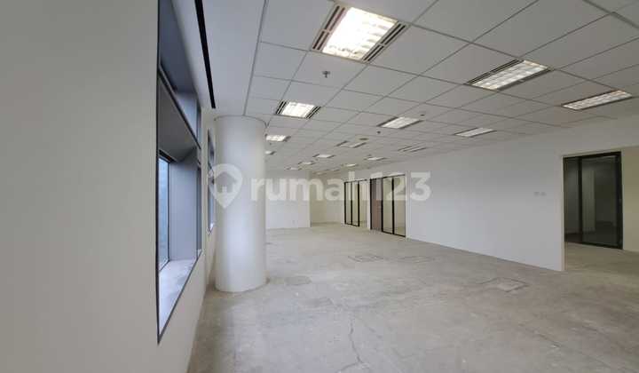 Office for Rent 156 M2 at Sampoerna Strategic Sudirman, Renovation Free