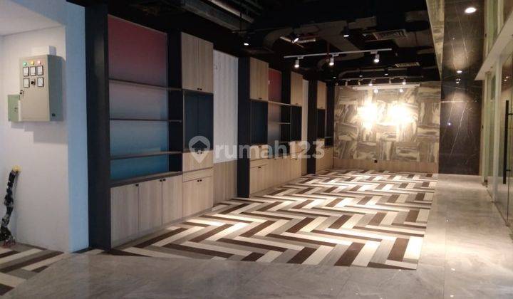 Sewa Kantor 175 M2 di Soho Capital Jakbar Sdh Partisi, Hrg Nego 8
