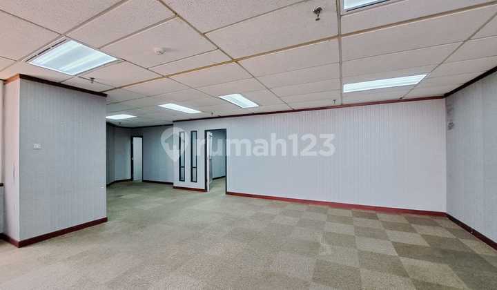 Affordable 184 M2 Office Rental with Partitions in Wisma Bumiputera Sudirman Affordable 184 M2 Office Rental with Partitions in Wisma Bumiputera Sudirman