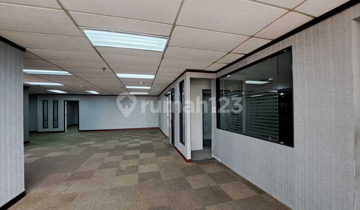 Affordable 184 M2 Office Rental with Partitions in Wisma Bumiputera Sudirman Affordable 184 M2 Office Rental with Partitions in Wisma Bumiputera Sudirman