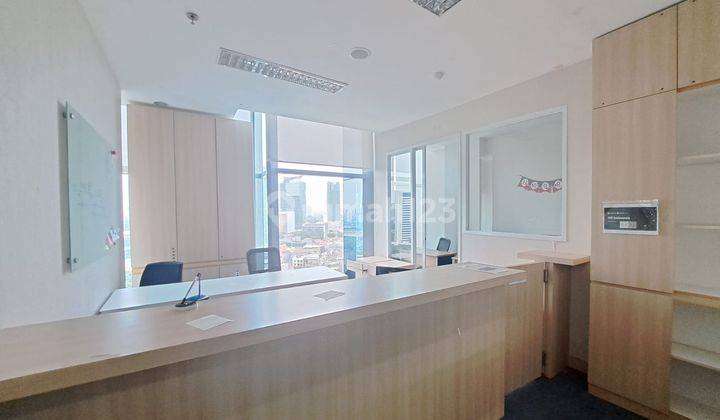 Sewa Kantor Eksklusif 1499 M2 Full Furnish di Wisma 46 Sudirman, Nego 2