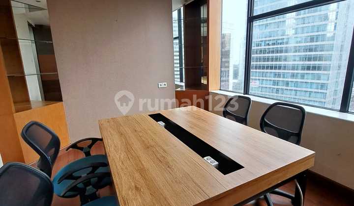 Sewa Kantor Semi Furnish 143 M2 di Wisma Nugra Santana Sudirman