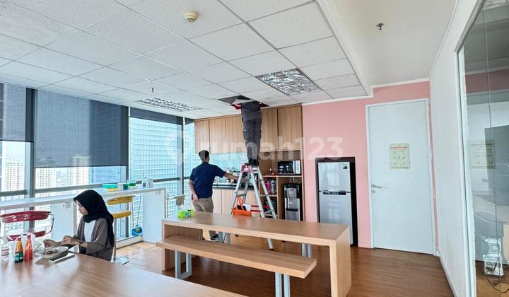 Office for Rent Ready to Occupy 731 m2 at UOB Plaza Thamrin, Negotiable Price.