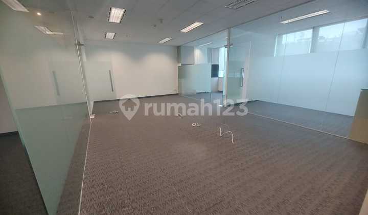 Sewa Kantor Sdh Ada Partisi Luas 156 m2 di Menara Palma Kuningan Sewa Kantor Sdh Ada Partisi Luas 156 m2 di Menara Palma Kuningan