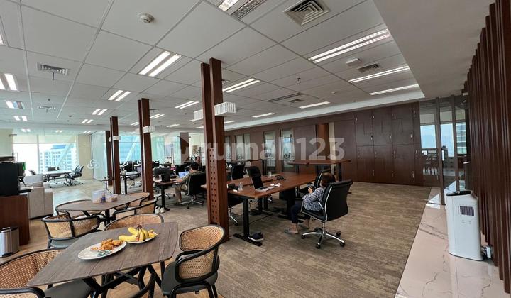Sewa Kantor Sudah Ada Partisi 325 m2 di Equity Tower SCBD, Harga Nego