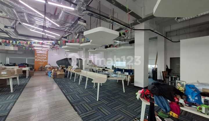 Modern Concept Office Rental, 1640 m2 Area in Menara Palma Kuningan