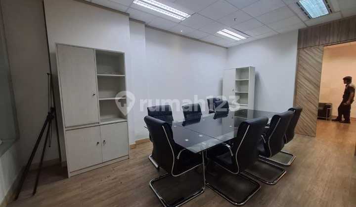  Sewa Kantor Semi Furnish 158 m2 di Menara Palma Kuningan Hrg Tjangkau
