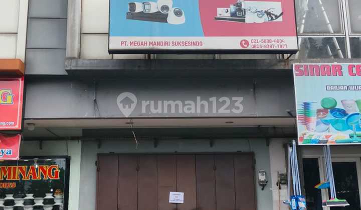 Azuro Shop House Strategic Location Next to the Main Gate of Banjar Negara Tangerang Azuro Shop House Strategic Location Next to the Main Gate of Banjar Negara Tangerang