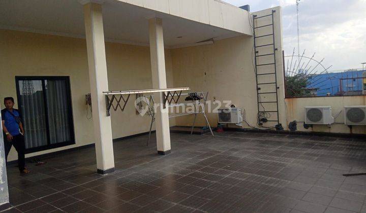 Gedung kosan di pasar baru ,Karang Anyar SHM Baru bangunan 475m², 3 kantai Ruang Usaha 2