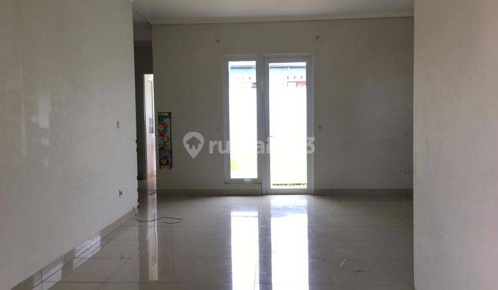 Disewa Rumah Siap Huni di Cluster Vernonia Summarecon Bekasi 14