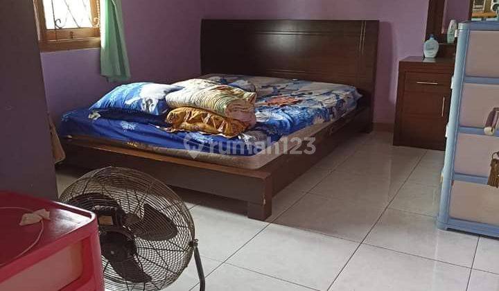 Rumah 2 lantai di Jl. Durian, SHM, Bagus 4