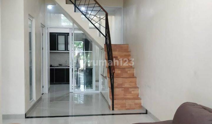 Dijual Rumah 3 Lantai di Perumahan Spring Ville, Bekasi 2