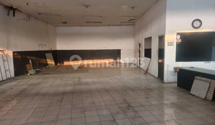 Disewakan ruko gandeng Di jalan Utama ex showroom Di medan satria Bekasi Barat 1