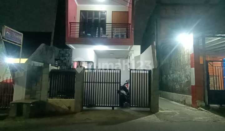 Dijual 1 unit rumah bangunan thn 2015 dengan arsitek sndri di pinggir jalan panggung raya Jatibening Bekasi