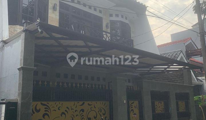 Dijual rumah 3 lantai bonus furniture di Bintara Dijual rumah 3 lantai bonus furniture di Bintara