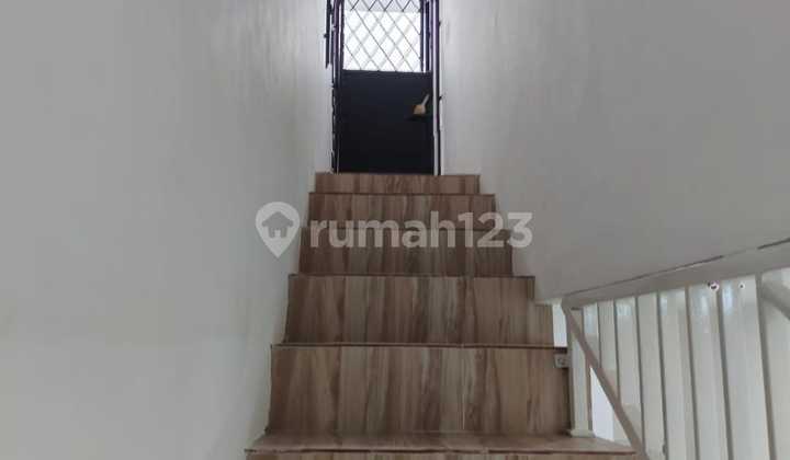 Dijual rumah 2 unit gandeng, baru direnovasi di Perumnas 1 2