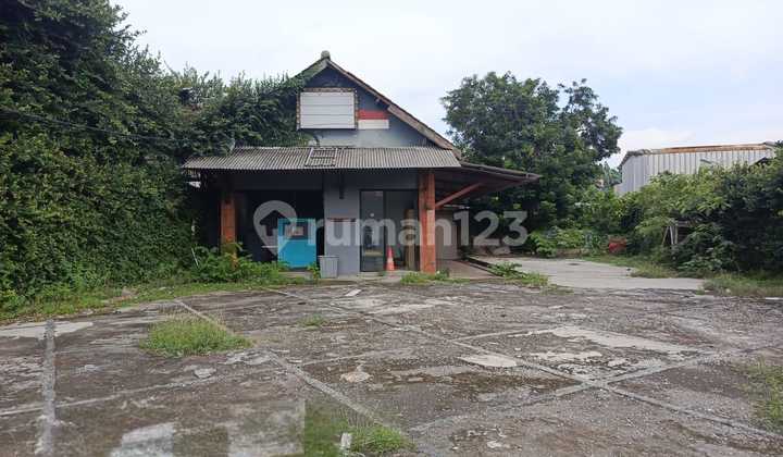 For Lease Strategic Land, Ex-Restaurant & Bar Building in Pekayon.
