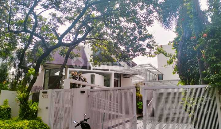 Tropical Garden House At Bukit Golf Pondok Indah