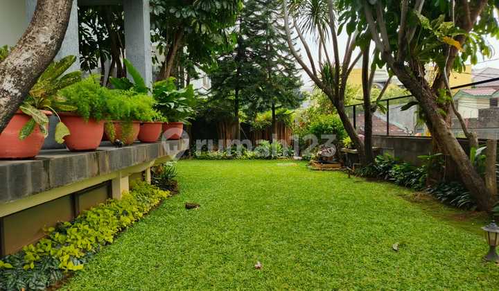 House in Pondok Indah with a Large Backyard and Swimming Pool 2
