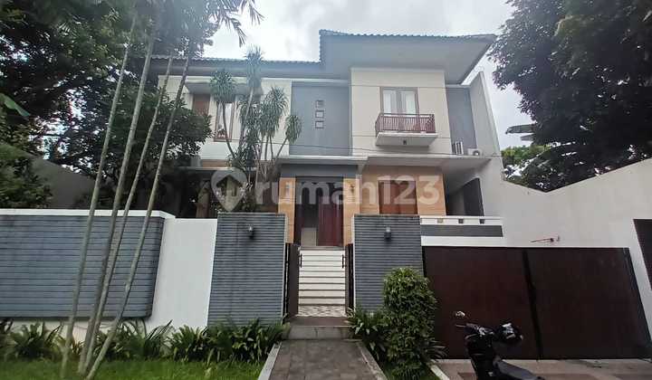 Minimalis Modern House At Pondok Indah With Furnish