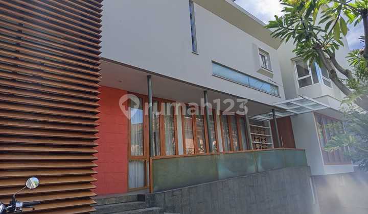 Classic House At Pondok Indah With Backyard And Private Pool