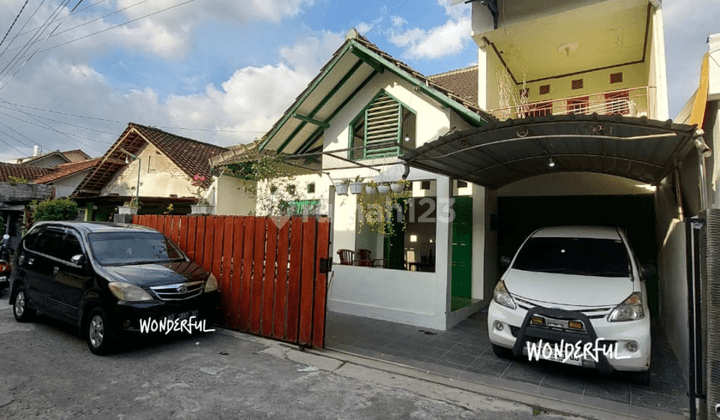 Rumah 2 Lantai Bagus SHM di Maguwoharjo, Sleman 1