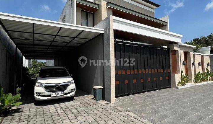 Rumah Mewah 2 Lantai Luas Dengan Kolam Renang 2