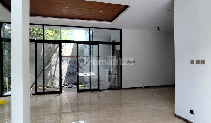 Rumah Mewah Modern 2 Lantai Kontemporer Strategis  2