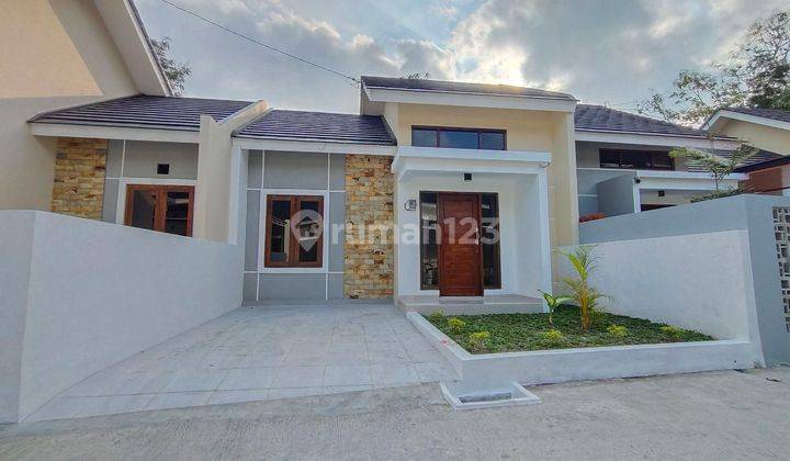 Rumah Modern, Tropis, Lokasi Strategis  1