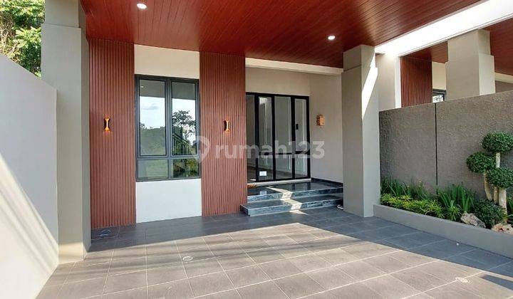 Rumah 2 Lantai Mewah Berkualitas Dengan Desain Modern  2