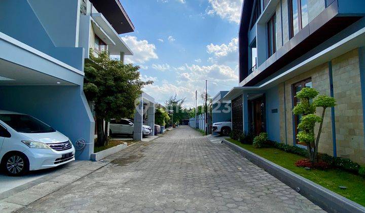 Rumah Mewah 2 Lantai Semi Furnish Dalam Cluster Eklusif 2