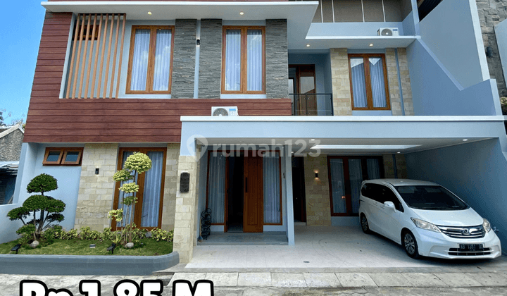 Rumah Mewah 2 Lantai Semi Furnish Dalam Cluster  1