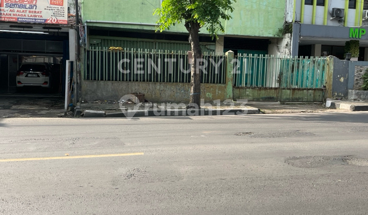 Shop House in the City Center, Suitable for Business, Residence, Etc. 1