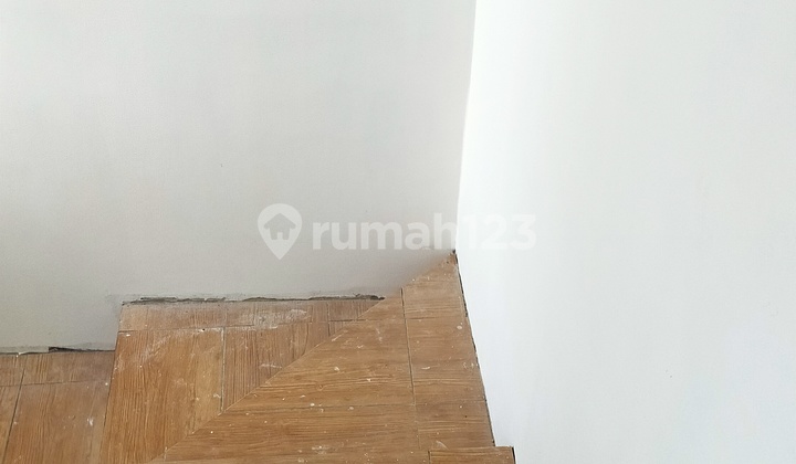 Rumah 2 lantai sangat Strategis lokasi menarik 4