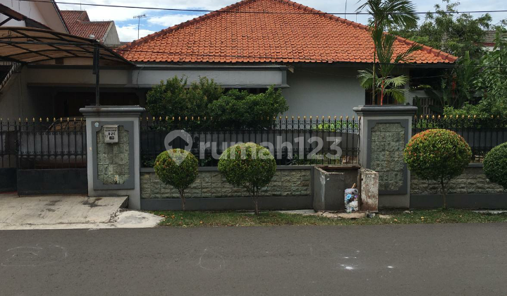 American Classic House Cipinang SHM 5 Bedrooms 8 Meters Negotiable American Classic House Cipinang SHM 5 Bedrooms 8 Meters Negotiable
