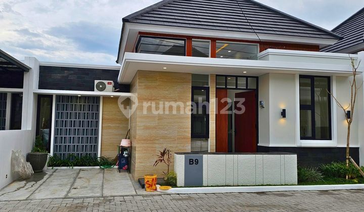 Rumah Modern Perum One Gate Strategis Dekat Budimulia Tajem Maguwo. Dekat Pakuwon Mall