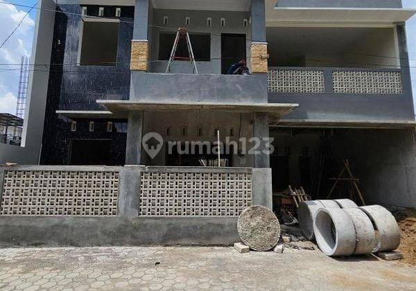 RUMAH 2 LANTAI BESAR MURAH DEKAT STADION MAGUWOHARJO 1