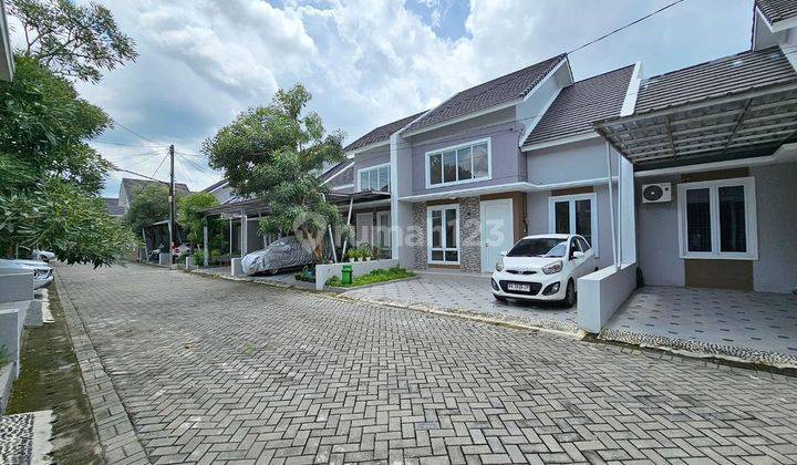 RUMAH MODERN MINIMALIS PERUM ONE GATE DEKAT PAMELA PURWOMARTANI. 10 MENIT DARI calon EXIT TOL 2