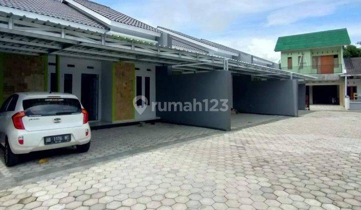 RUMAH BESAR MURAH UTARA PASAR GODEAN SLEMAN. DEKAT RUMAH SAKIT ATUROS 2