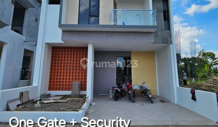 RUMAH MEWAH KONTEMPORER PERUM ONE GATE STRATEGIS DEKAT KAMPUS UII JL KALIURANG KM 14 1